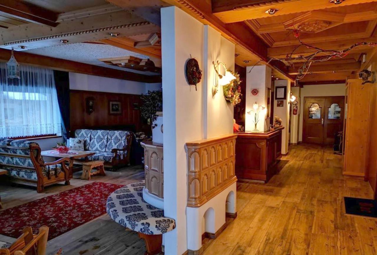 Hotel Rosalpina Рокка-П'єторе Екстер'єр фото