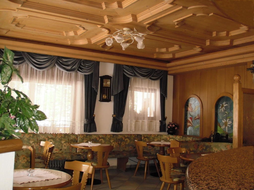 Hotel Rosalpina Рокка-П'єторе Екстер'єр фото